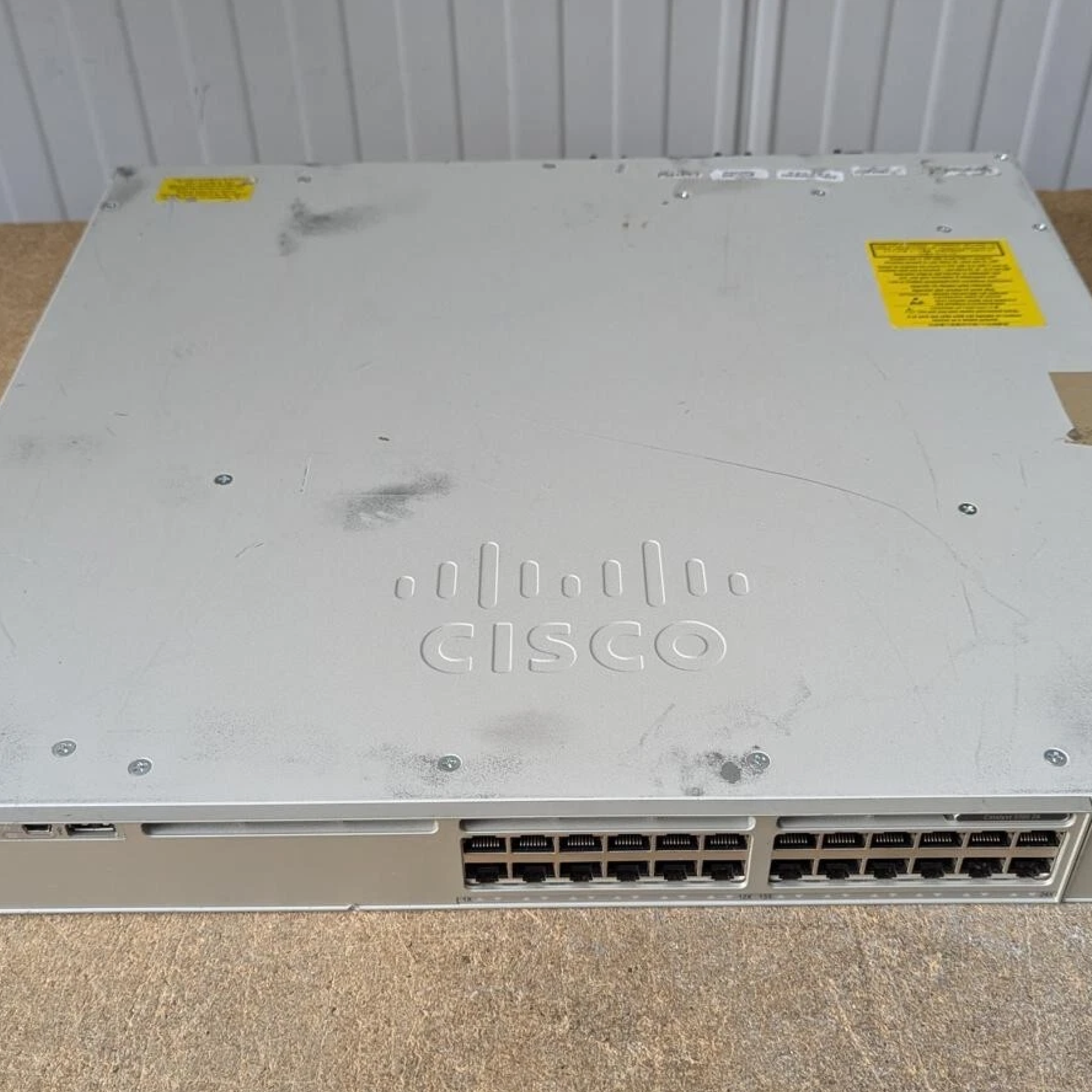 Refurbished Cisco Catalyst 9200 24-port network switch (C9200-24T-E)