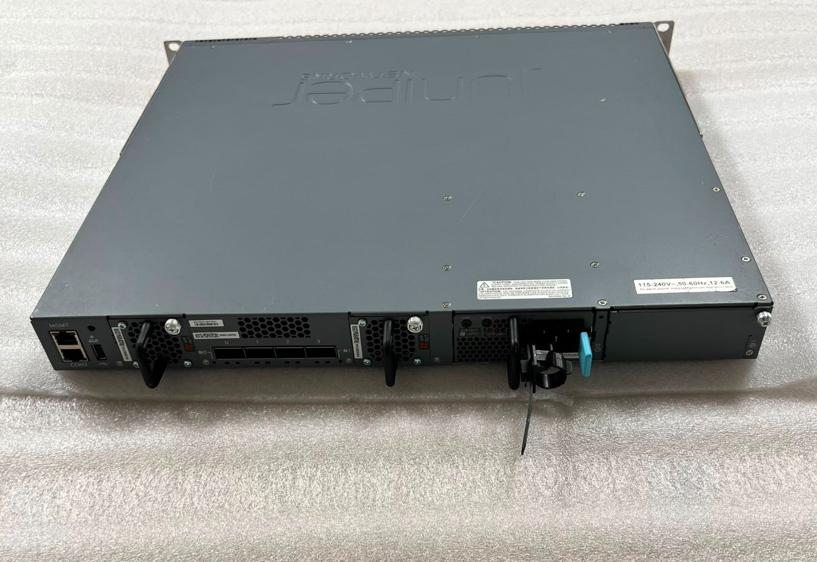 Juniper EX4300-48P switch detail