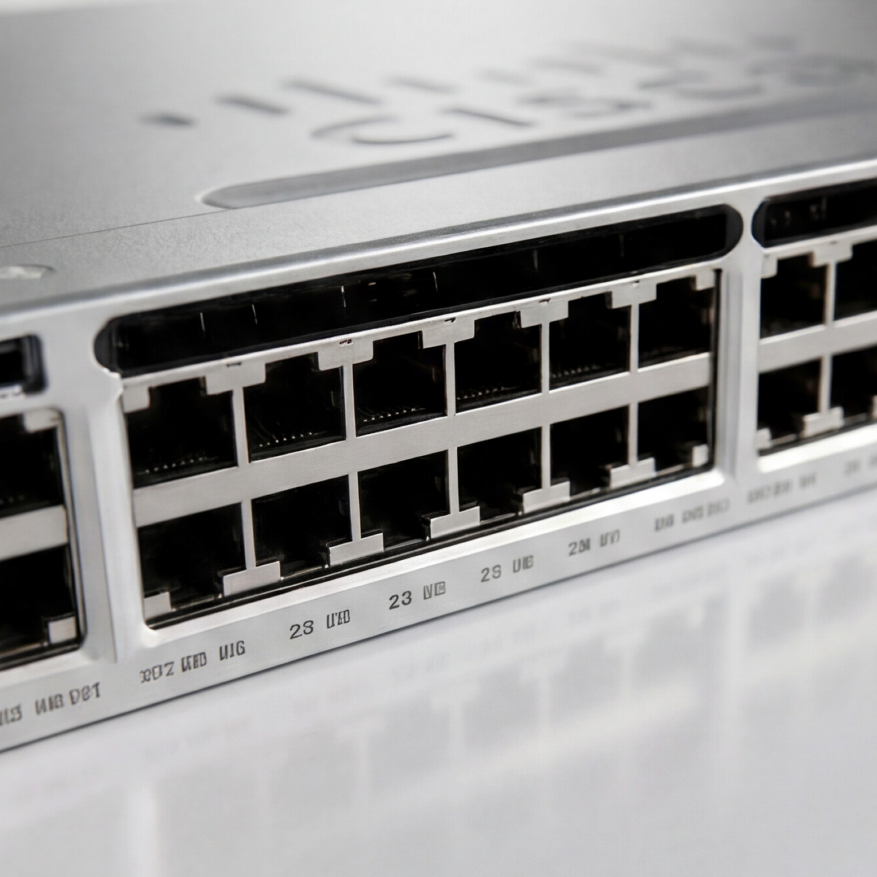 Refurbished Cisco Catalyst 9300 24-port PoE+ network switch (C9300-24P-E)
